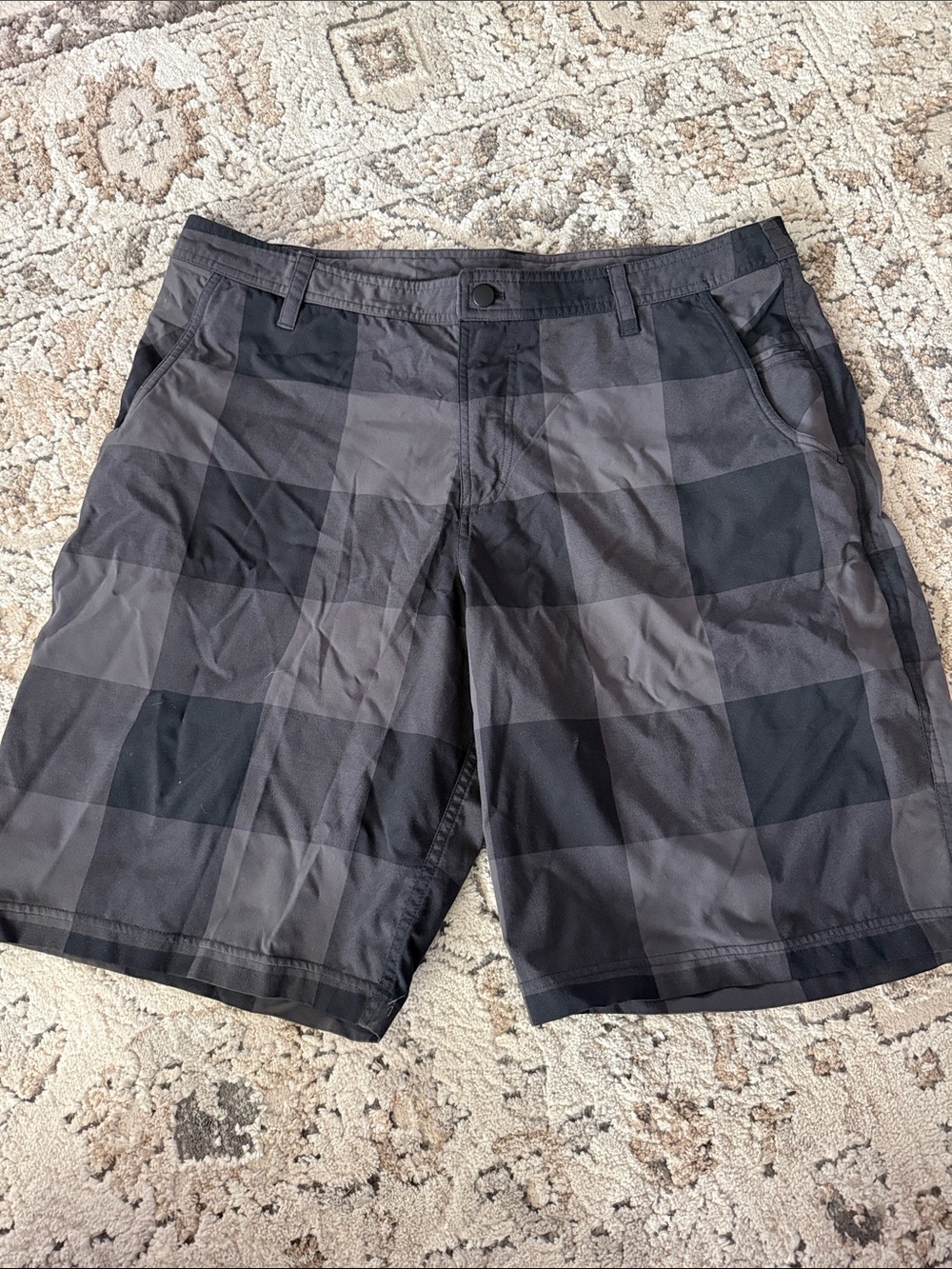 lululemon athletica Men's Black & Gray Plaid Cargo Shorts